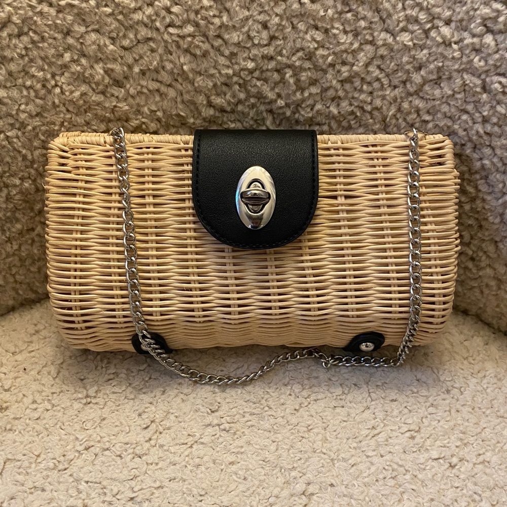 NEW Straw shoulder bag w/ black leather accents